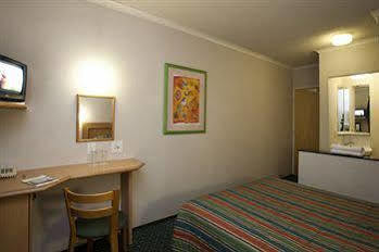 Road Lodge Germiston Lake Exterior photo